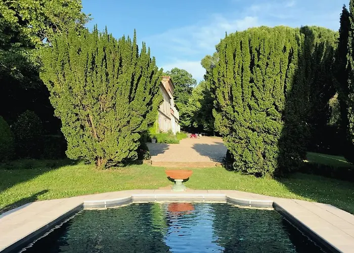 فندق مبيت وإفطار Domaine De Gailhaguet 3*